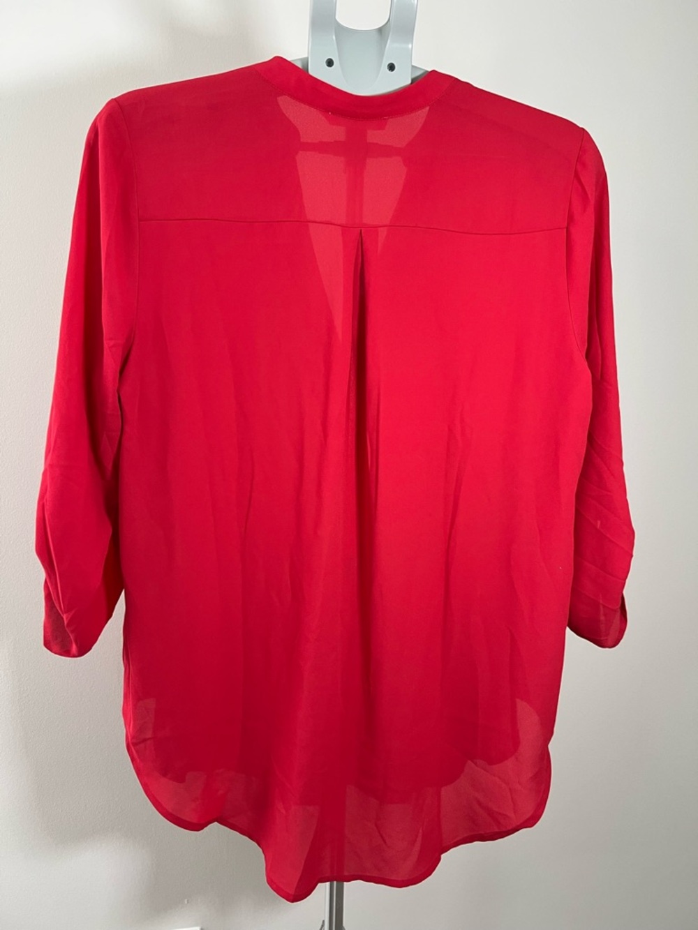 Lush Coral V-Neck Summer Minimalist Chic Roll-Tab Blouse Women's Medium - Picture 3 of 4